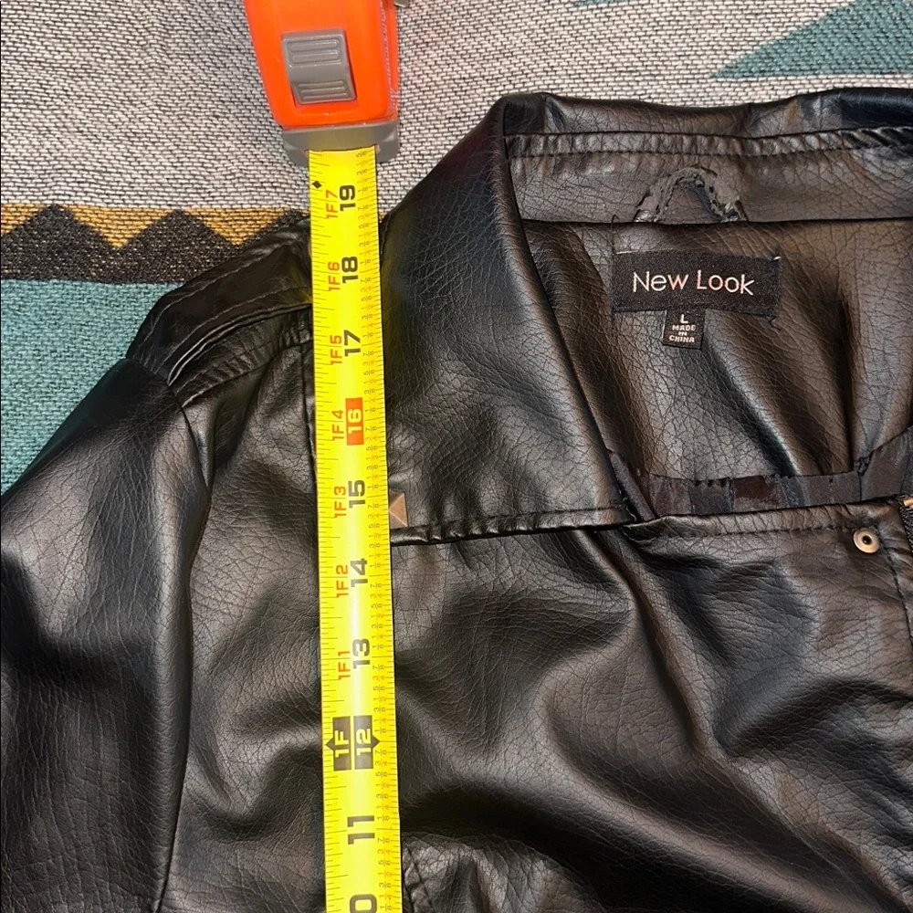 New Look Faux Leather Women's Cropped Black Zipper Accented Jacket - Picture 8 of 10